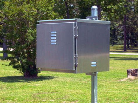 pole mounted outdoor electrical box